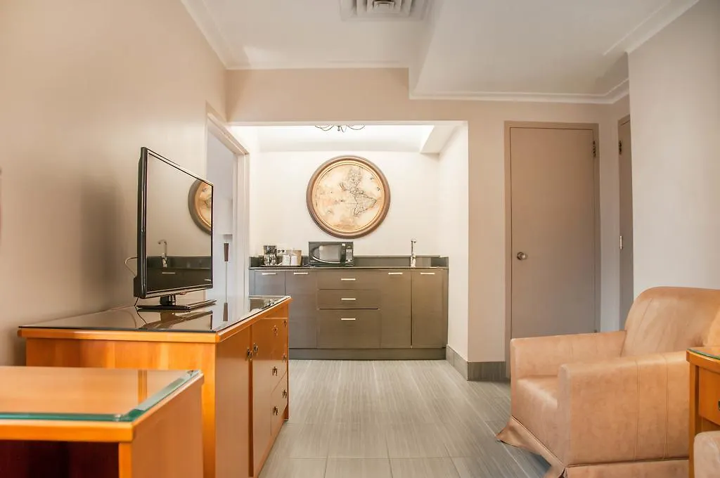 מונטריאול Empire Suites מלון