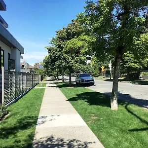  Holiday home Cozy 3bdr Near Queen Elizabeth Park Canada