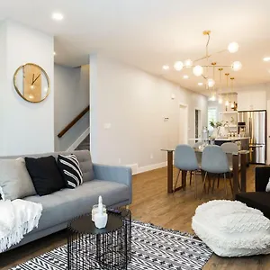  Holiday home Contemporary Haven: Extended With Modern Comforts Canada
