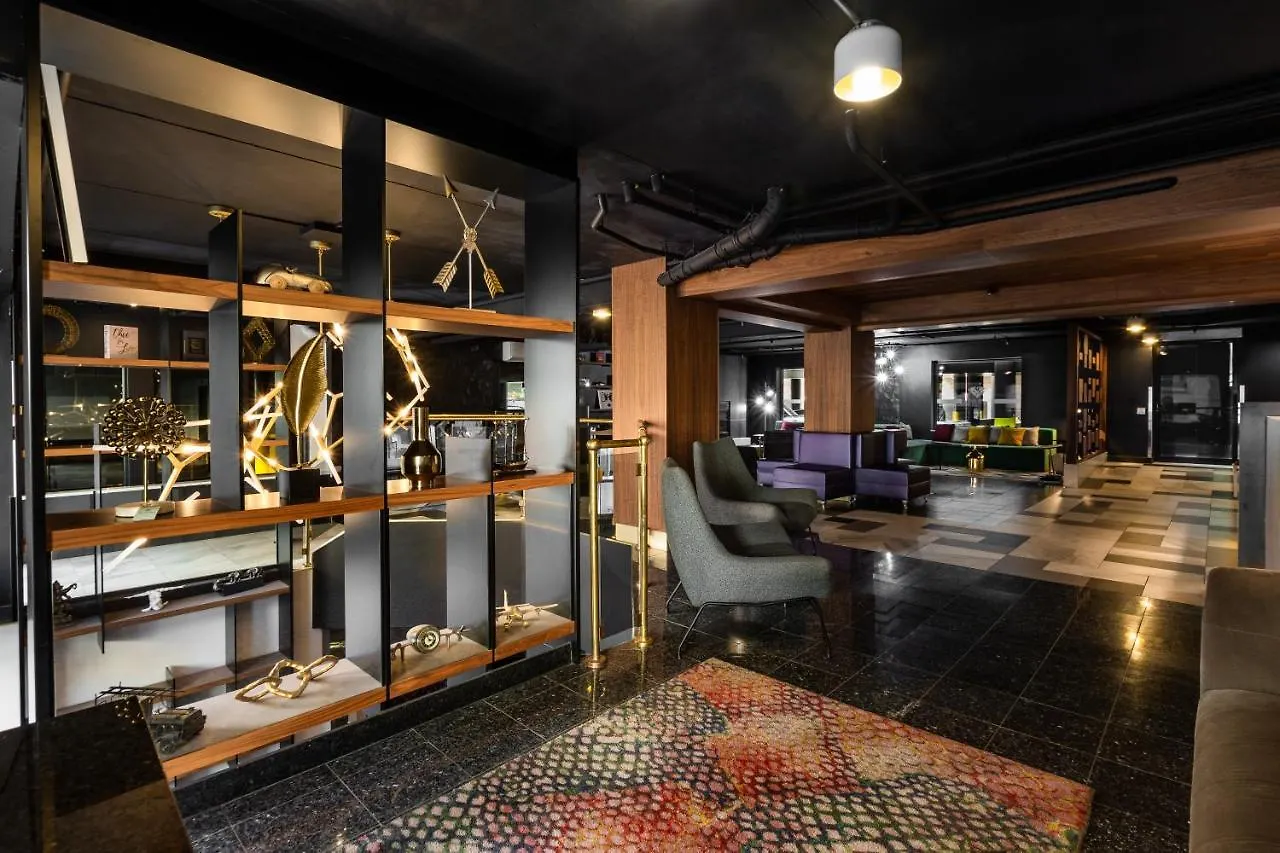**** Hotel Empire Suites Montreal Canada