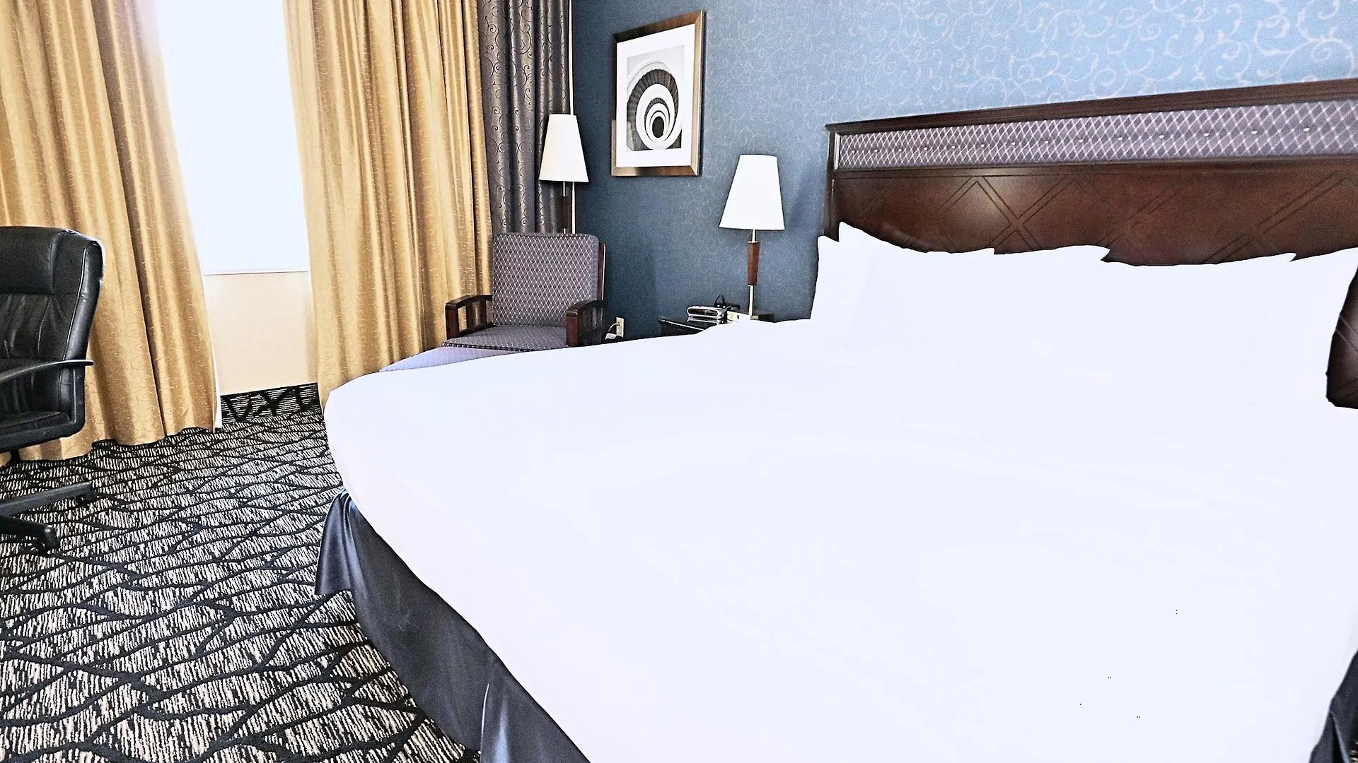 Empire Suites Montreal 4*,  Canada