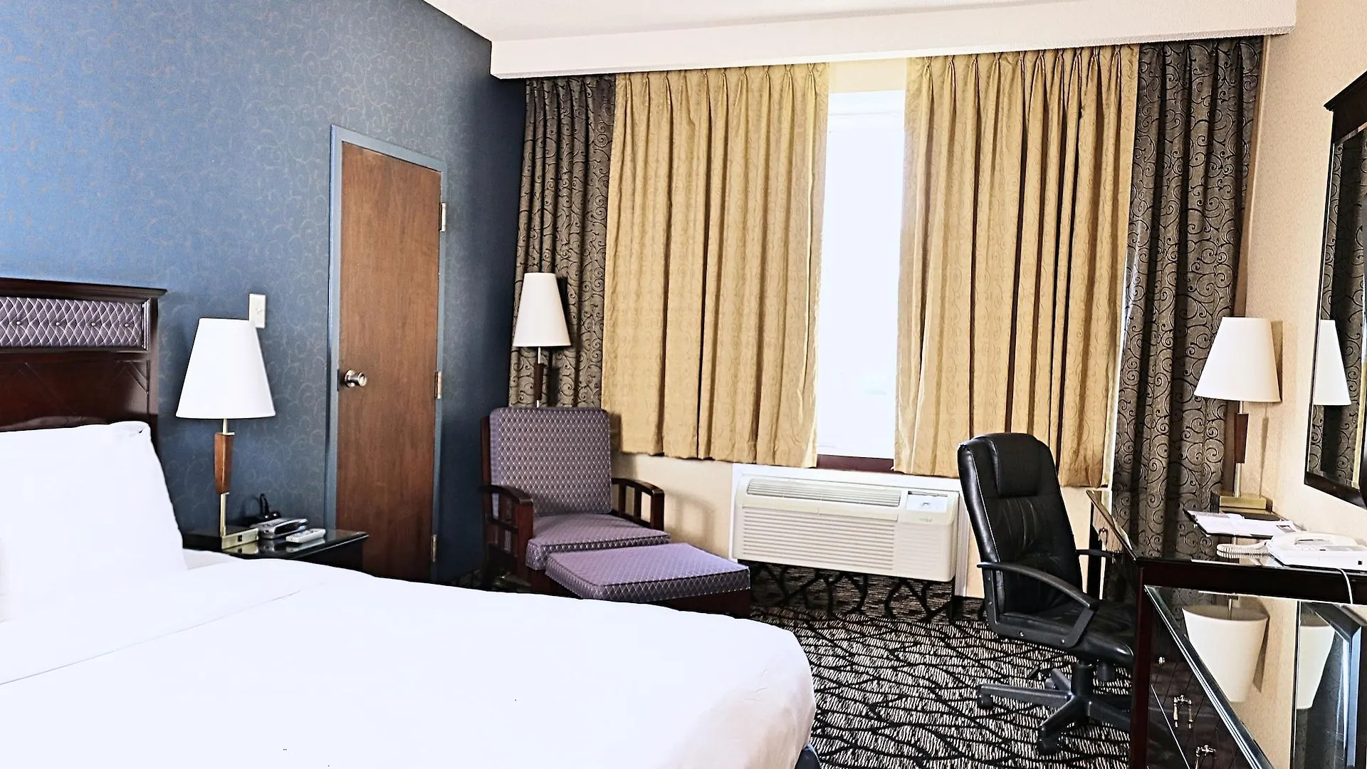 Empire Suites Montreal Canada