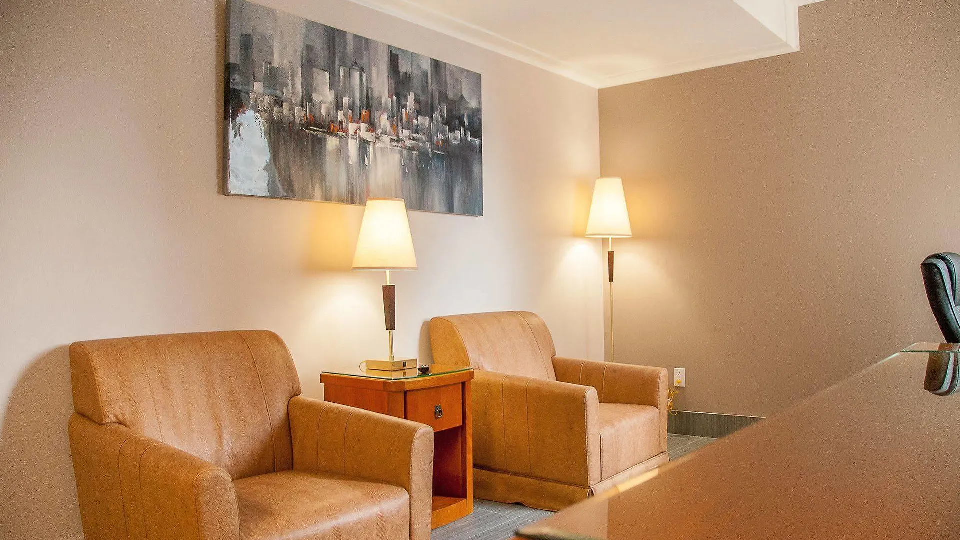 Empire Suites Montreal 4*,
